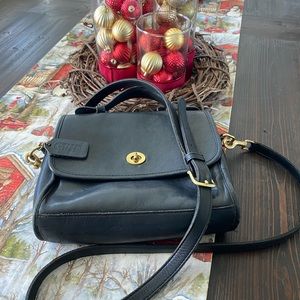 Black leather shoulder Bag!
